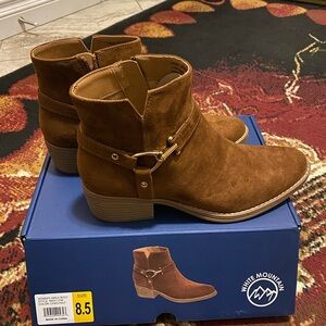 White Mountain Women's Chestnut Brown Ankle Booties